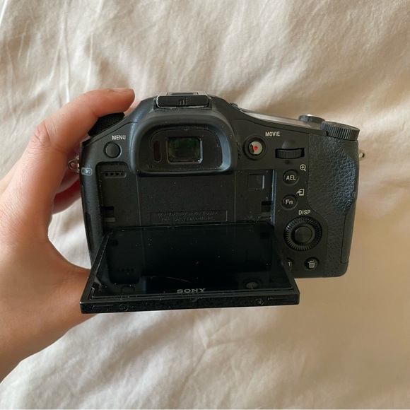 Sony RX10 (24-200mm F2.8 lens) - Picture 6 of 9